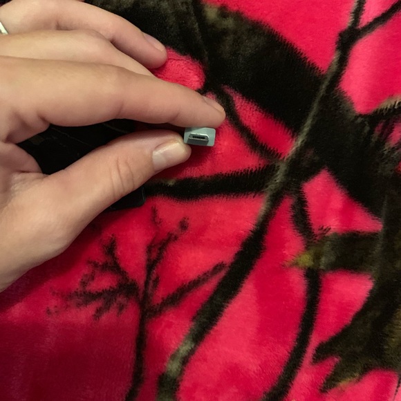 Velvet Caviar Portable Charger - Picture 4 of 5